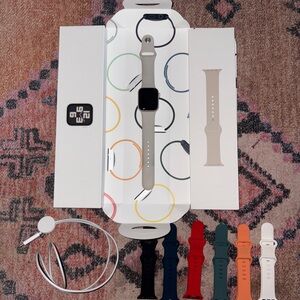**Broken Digital Crown** Apple Watch SE 40mm Starlight (M/L)